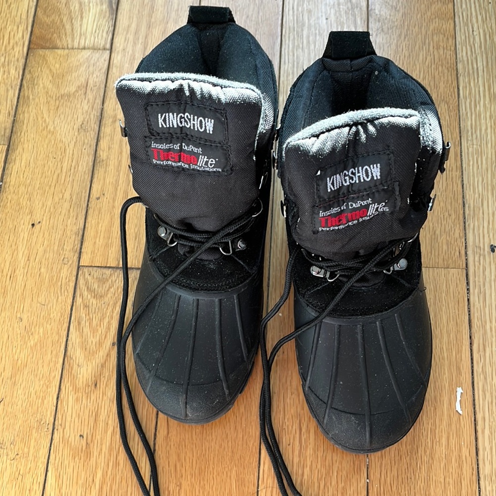 Rain & snow boots.  Mens. Can fit a women  8.  Good condition.